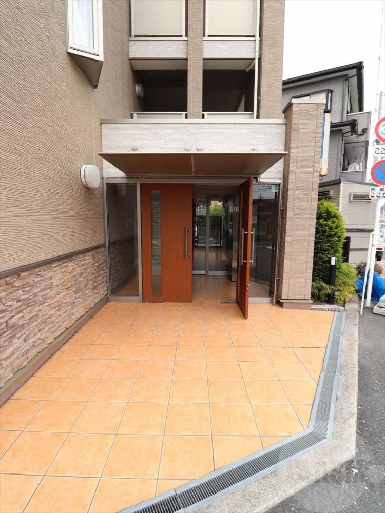 22/30 エントランス