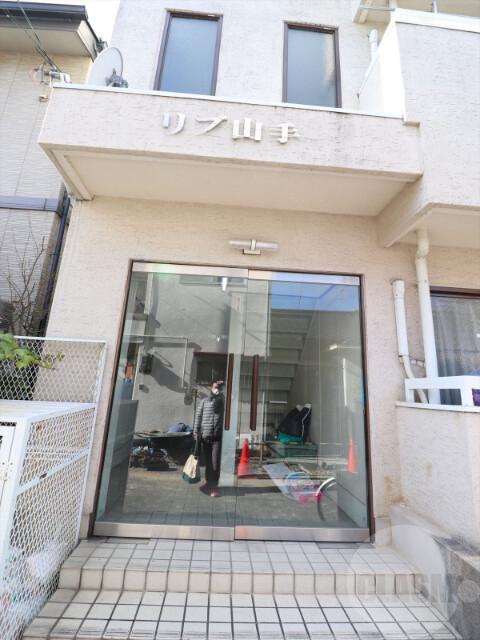 15/23 エントランス