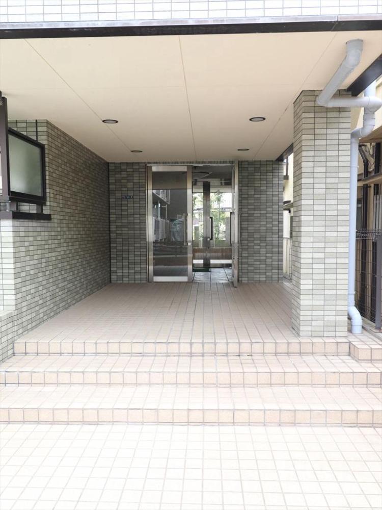 22/30 エントランス