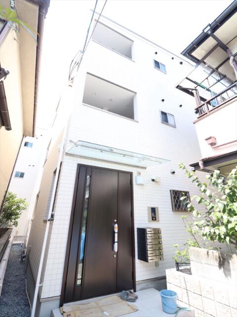 22/30 エントランス