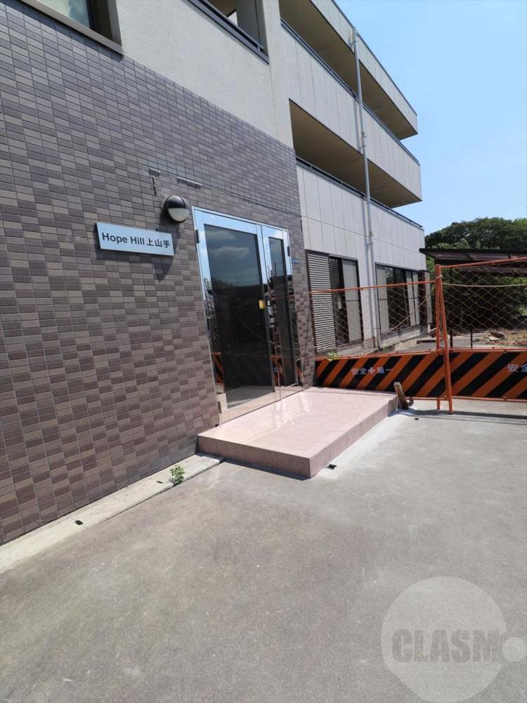 22/30 エントランス