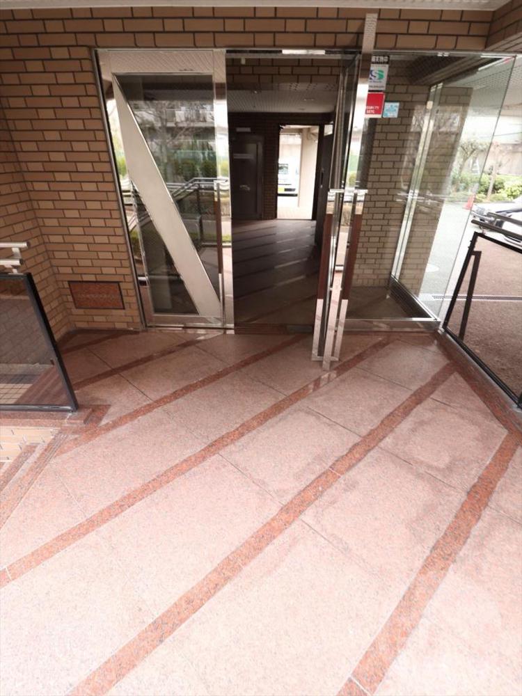 23/30 エントランス