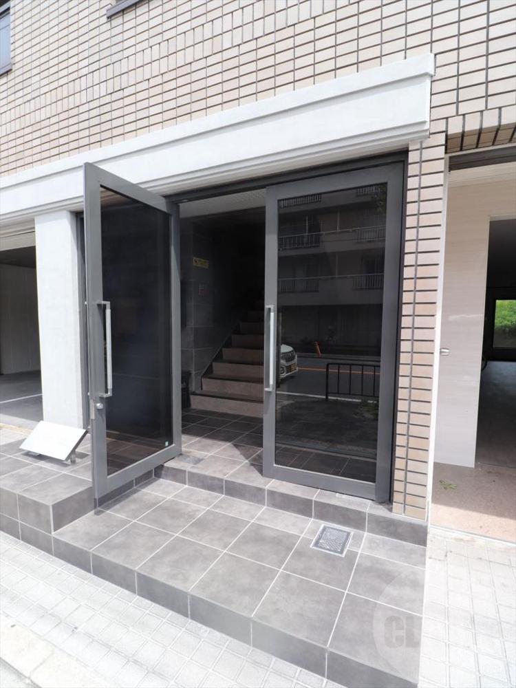 22/30 エントランス