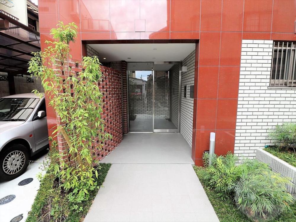 22/30 エントランス