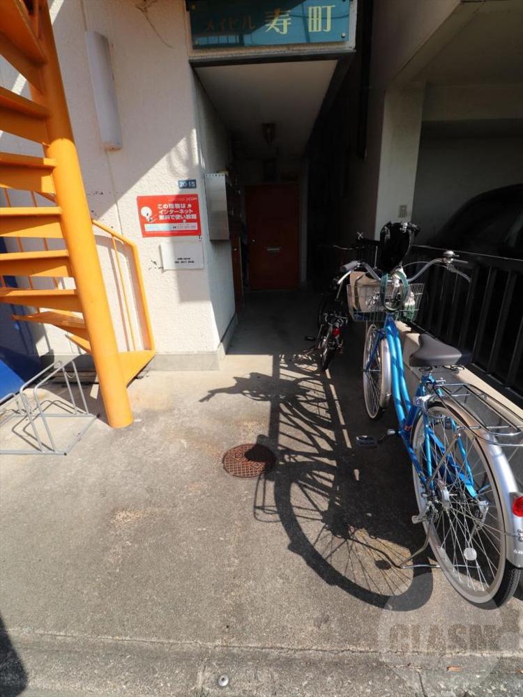 22/30 エントランス