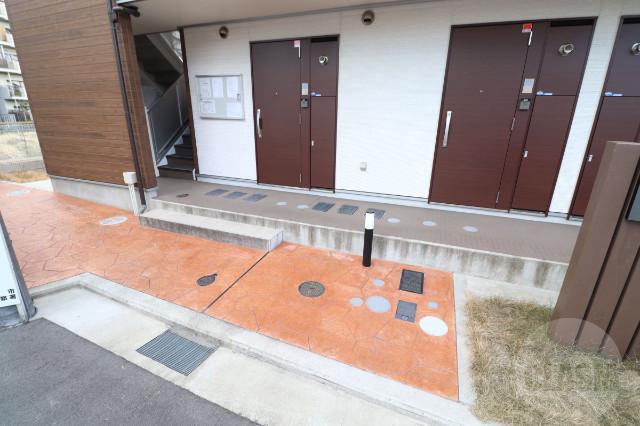 23/30 エントランス