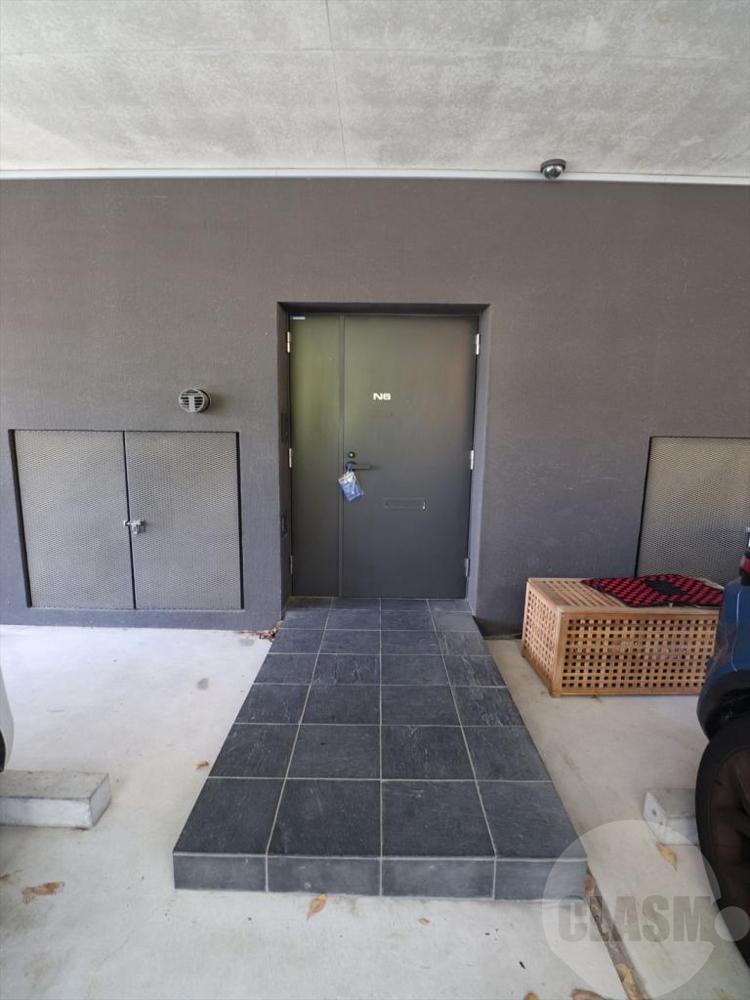 22/30 エントランス