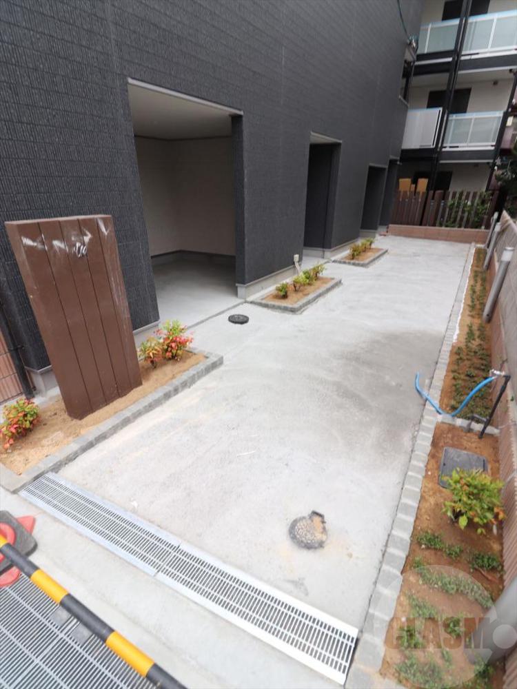 23/30 エントランス