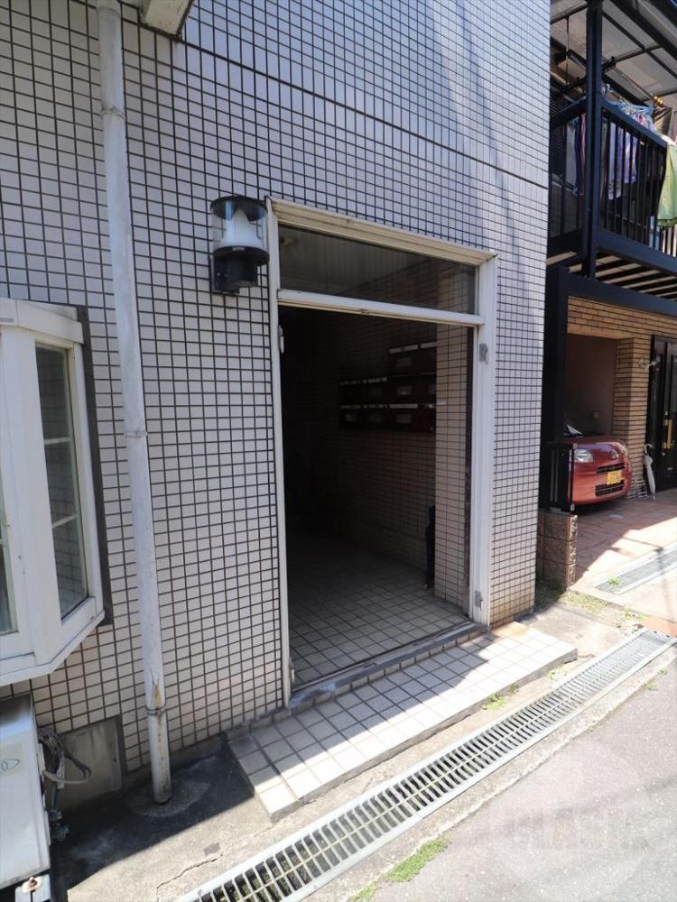 23/30 エントランス