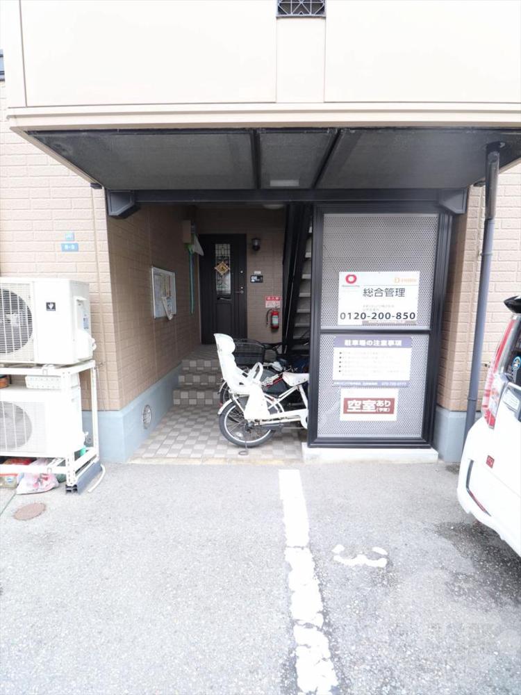 22/27 エントランス