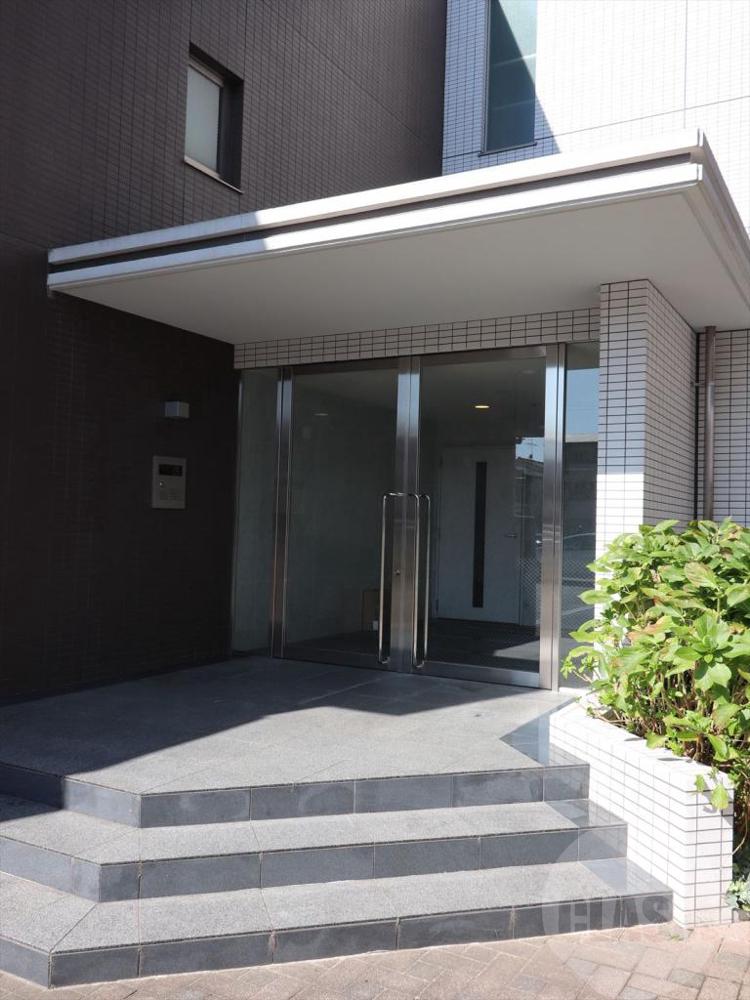 23/30 エントランス