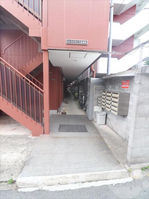 23/30 エントランス