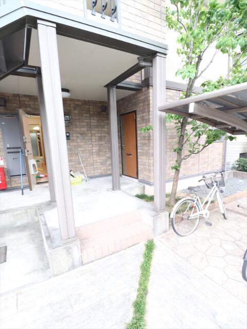 22/30 エントランス