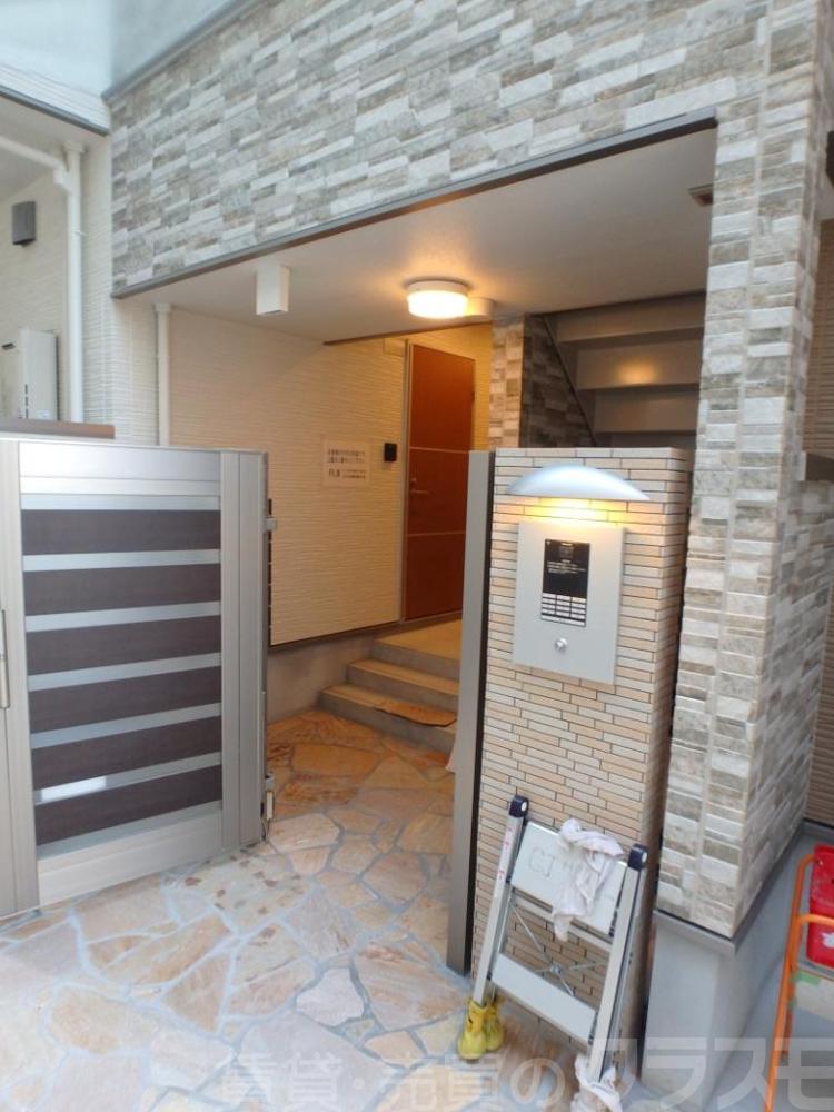 21/30 エントランス