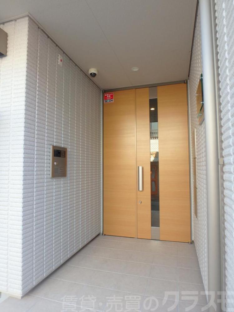 27/30 エントランス