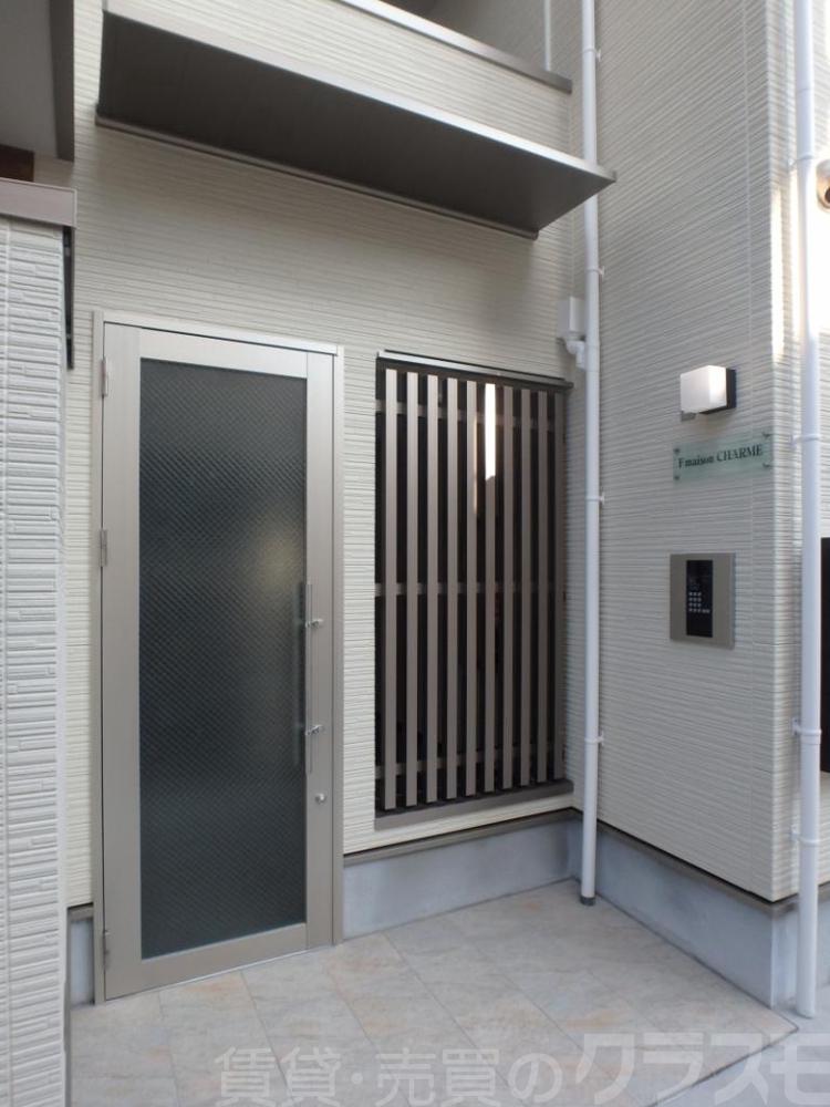 18/27 エントランス