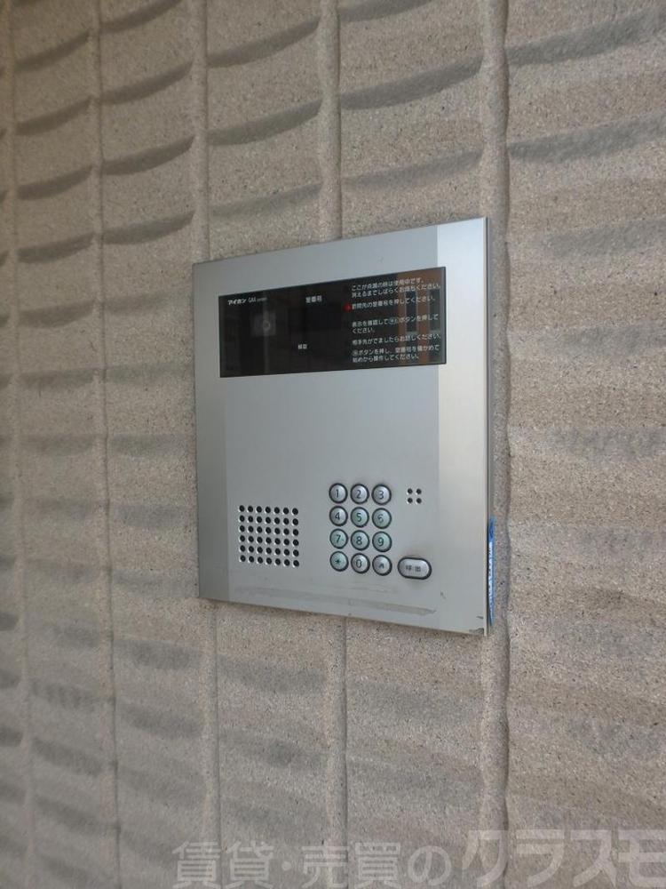 16/27 エントランス