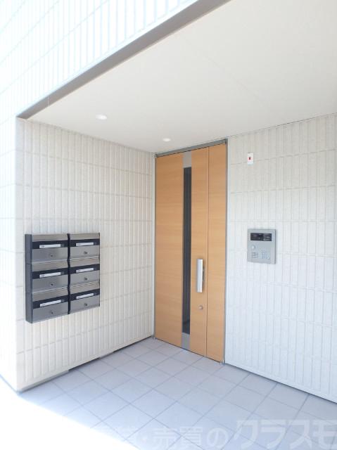 21/30 エントランス