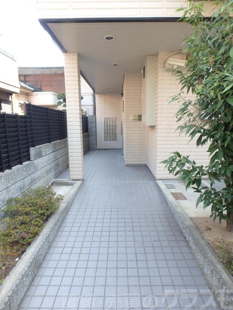 21/30 エントランス