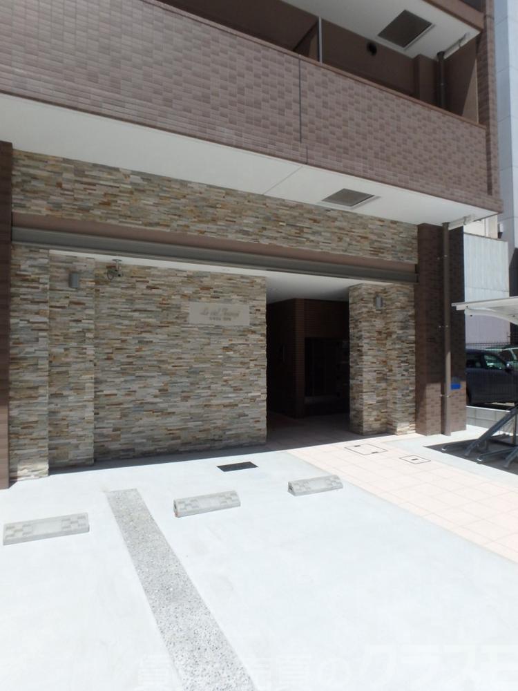 20/30 エントランス