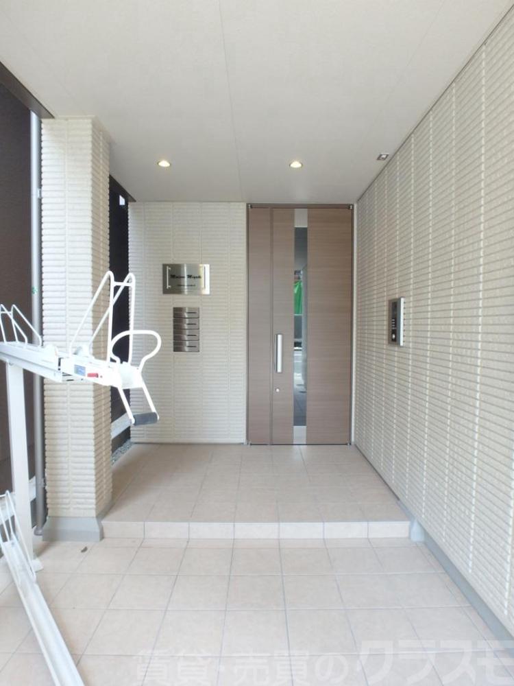 28/30 エントランス