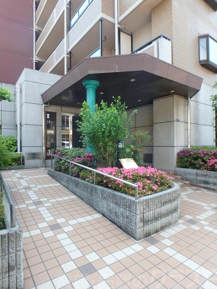 18/27 エントランス