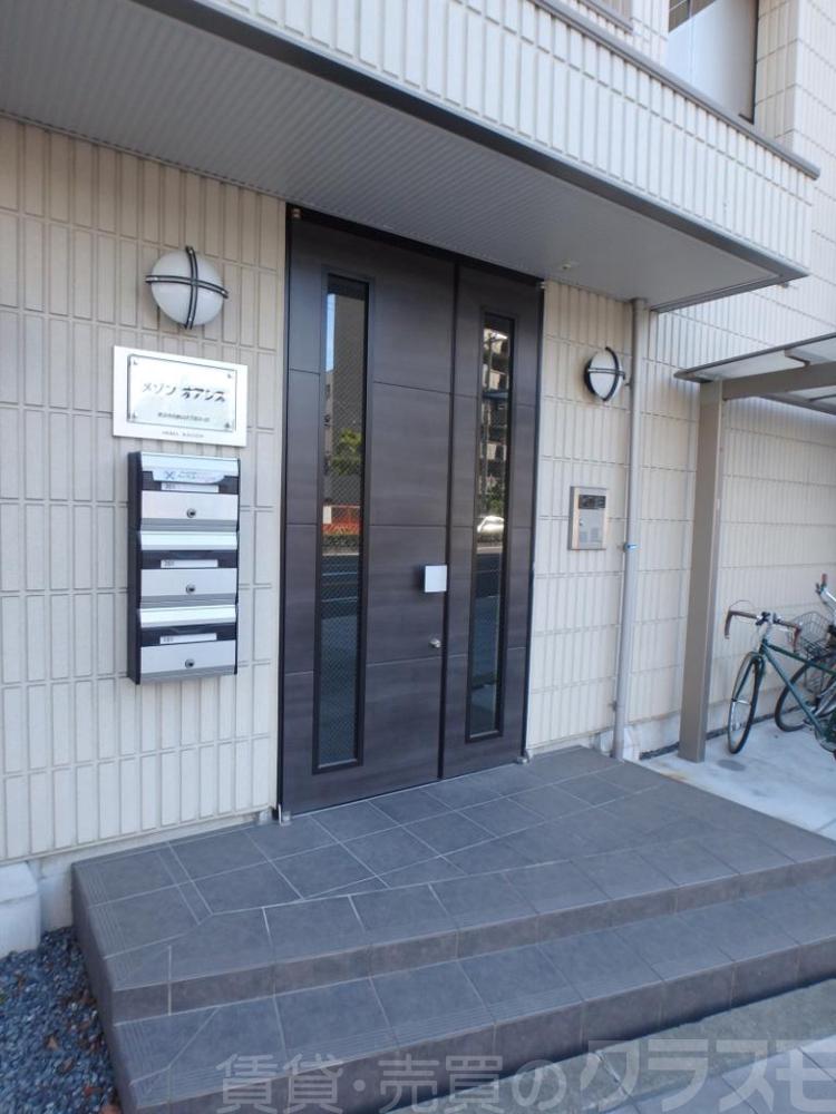 20/30 エントランス