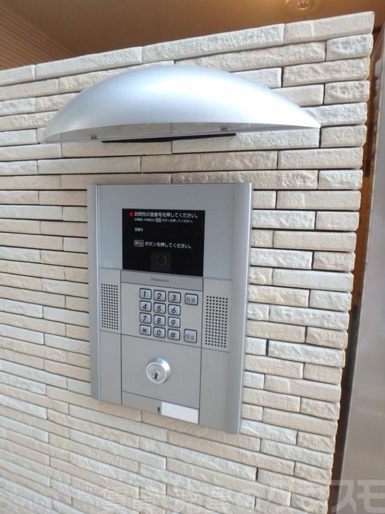 18/21 エントランス