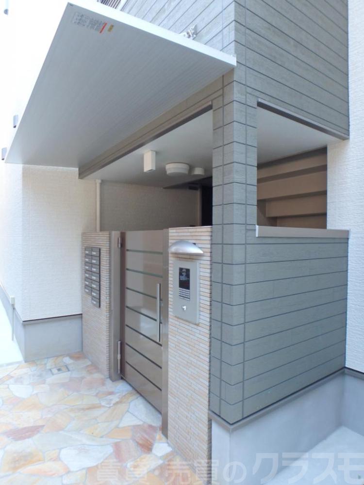 27/30 エントランス