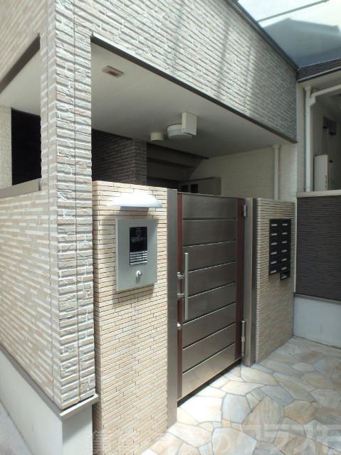 19/30 エントランス