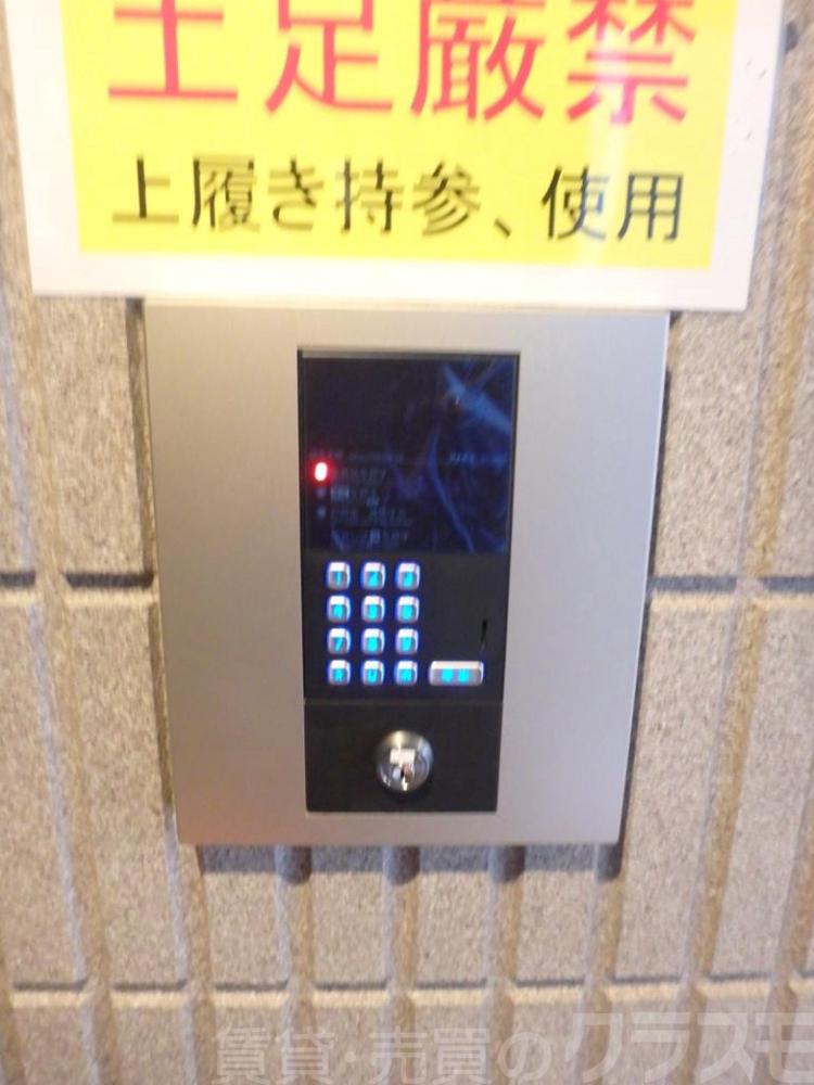 22/28 エントランス