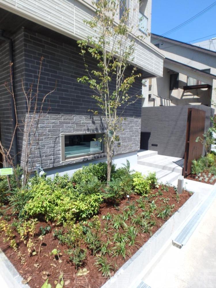 27/30 エントランス