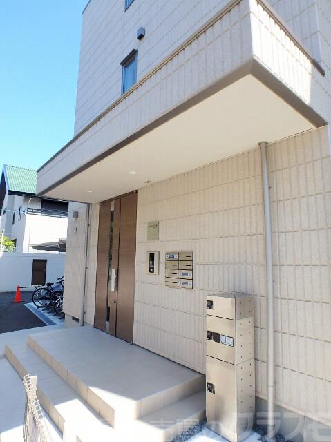 22/30 エントランス