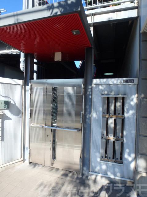 24/30 エントランス