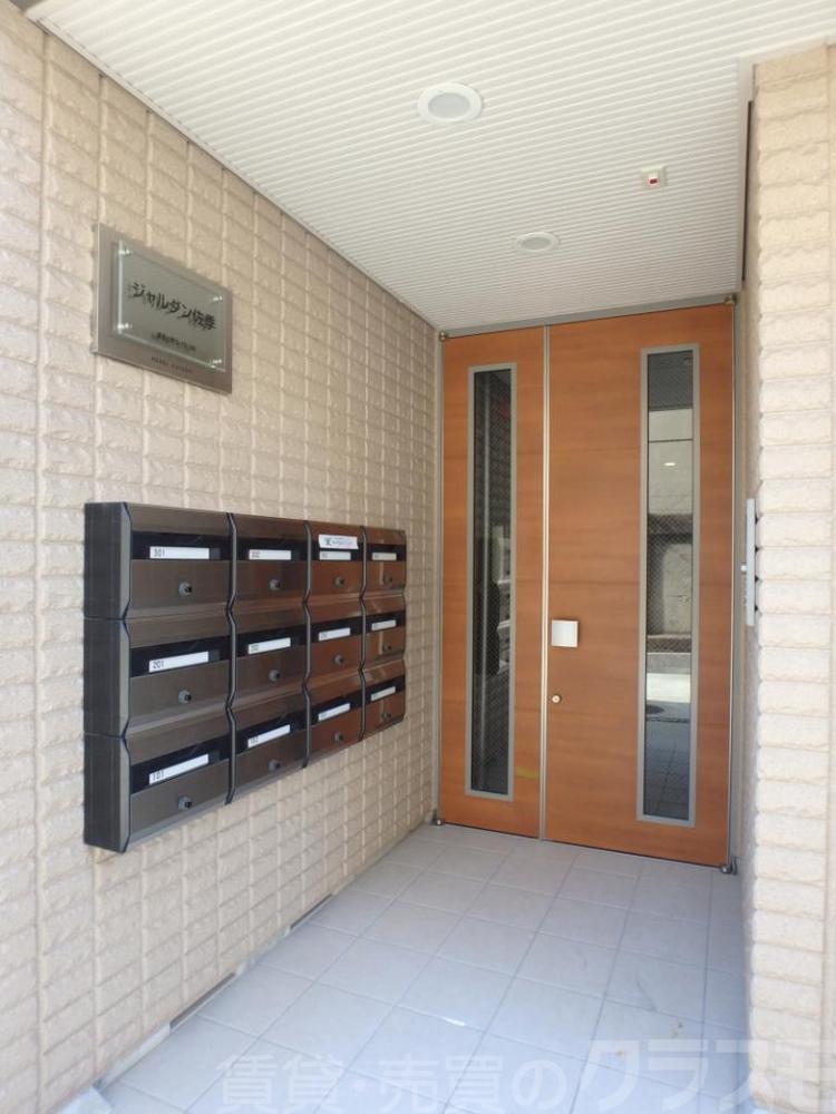 24/30 エントランス