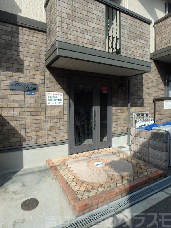 24/30 エントランス