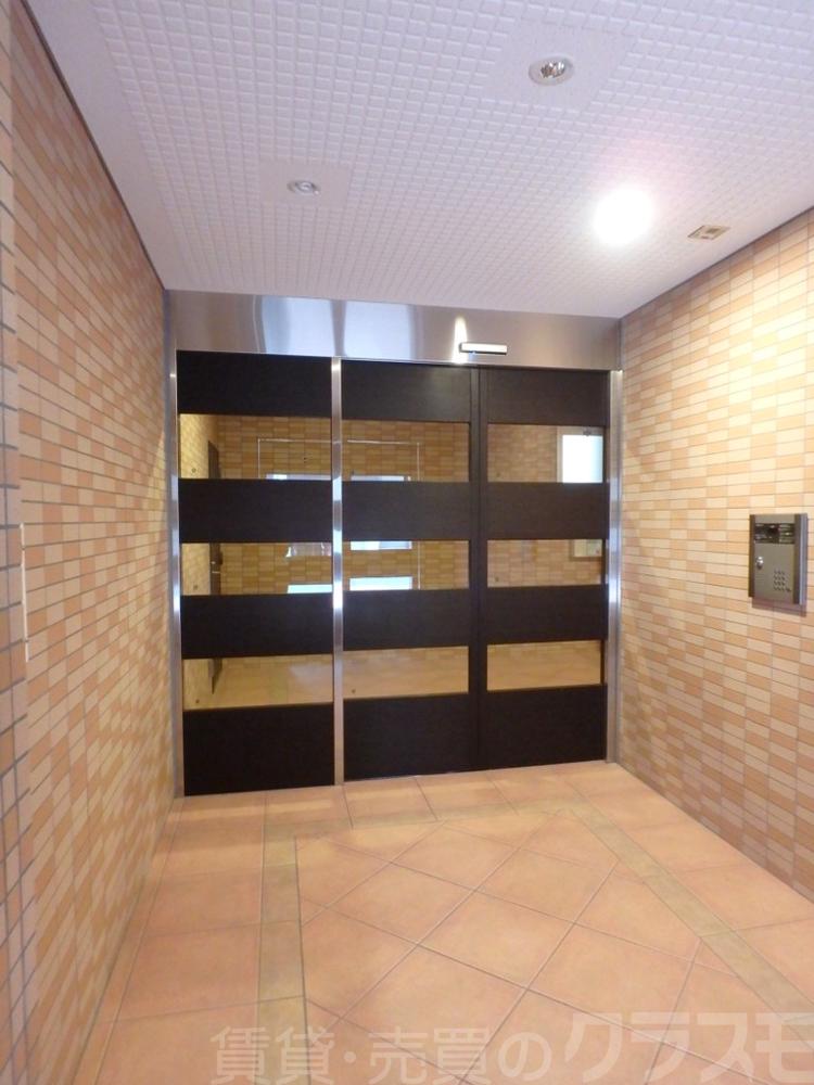 18/27 エントランス