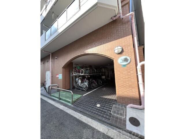 23/30 エントランス