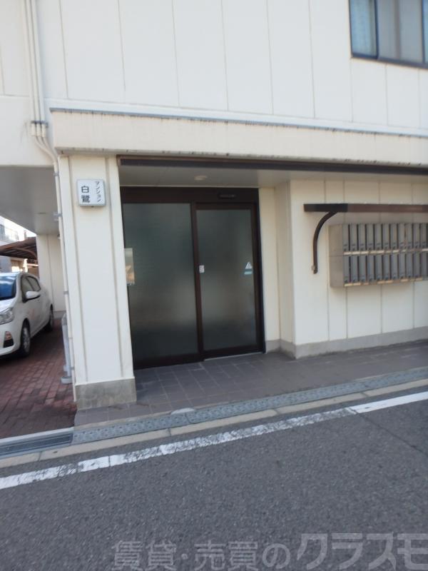 19/26 エントランス