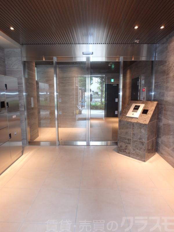 25/30 エントランス