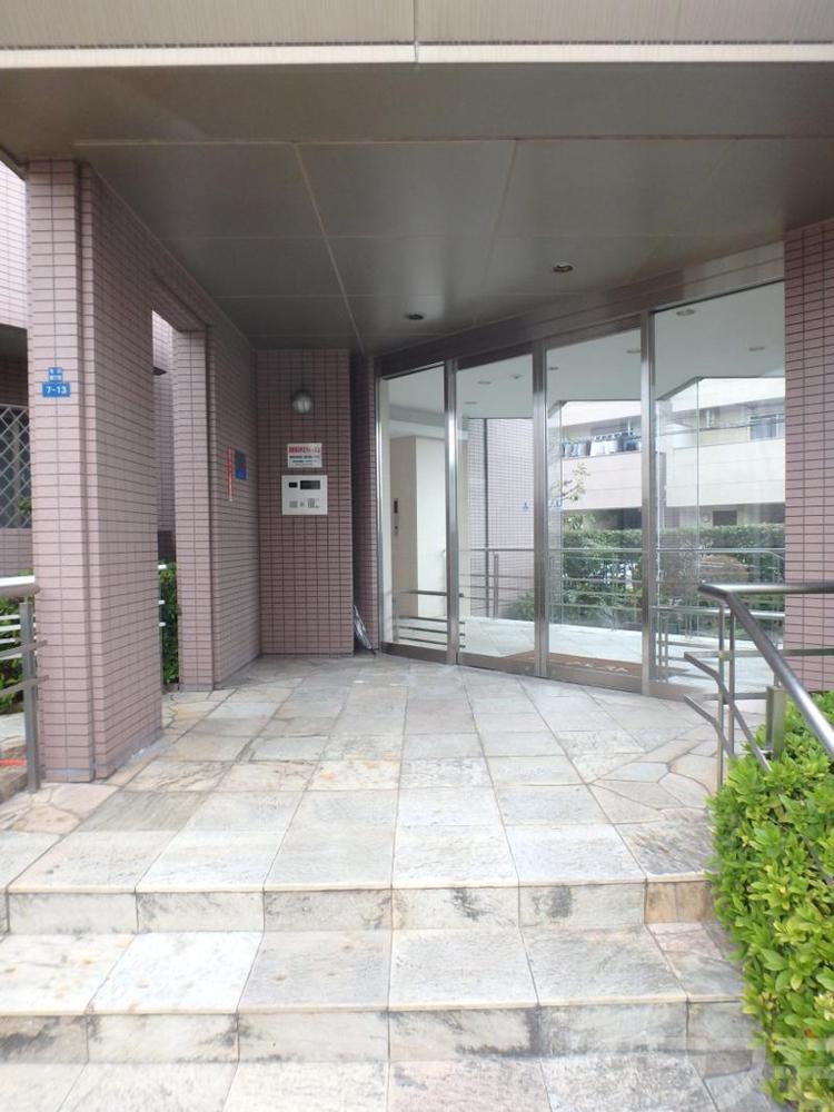 16/19 エントランス