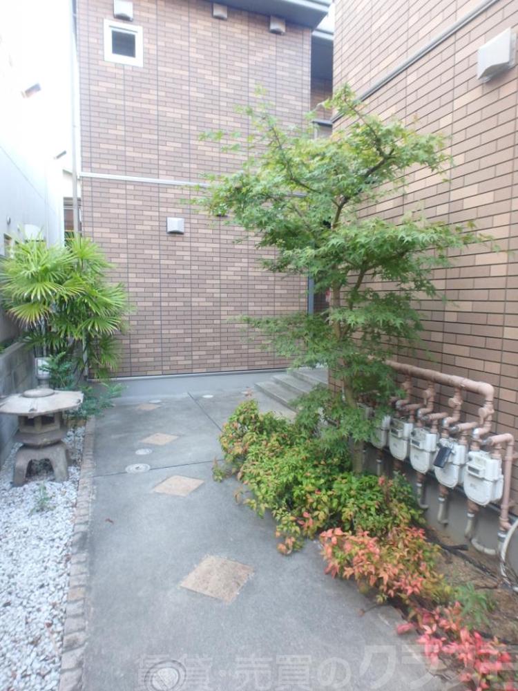 22/30 エントランス