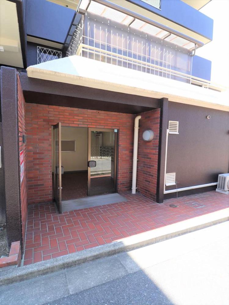 22/30 エントランス