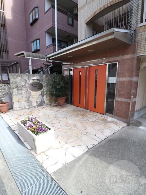 22/30 エントランス