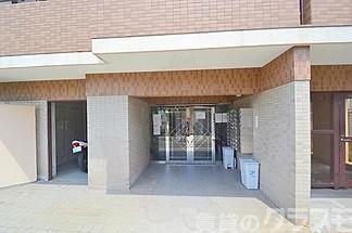 18/21 エントランス