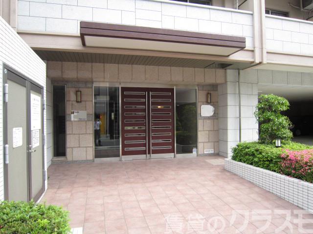 22/26 エントランス
