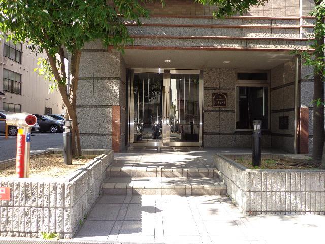 22/28 エントランス