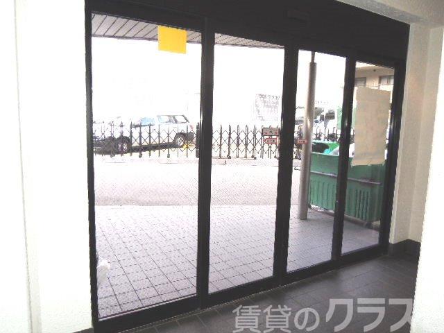 18/22 エントランス