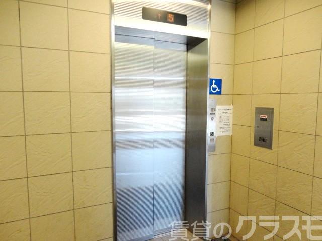 16/19 エントランス