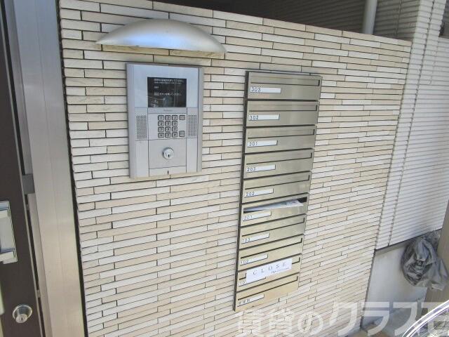 18/23 エントランス